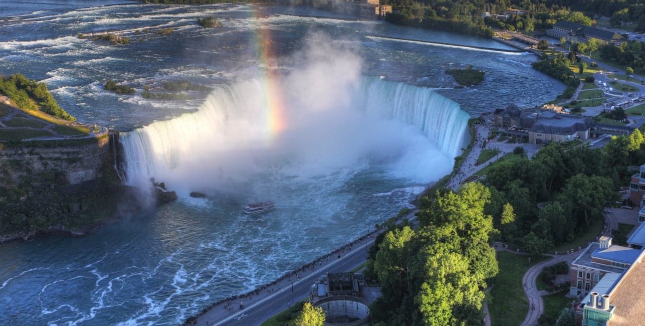 Niagara Falls Ultimate Getaway Roundtrip from Chicago, a rail journey with Amtrak Vacations