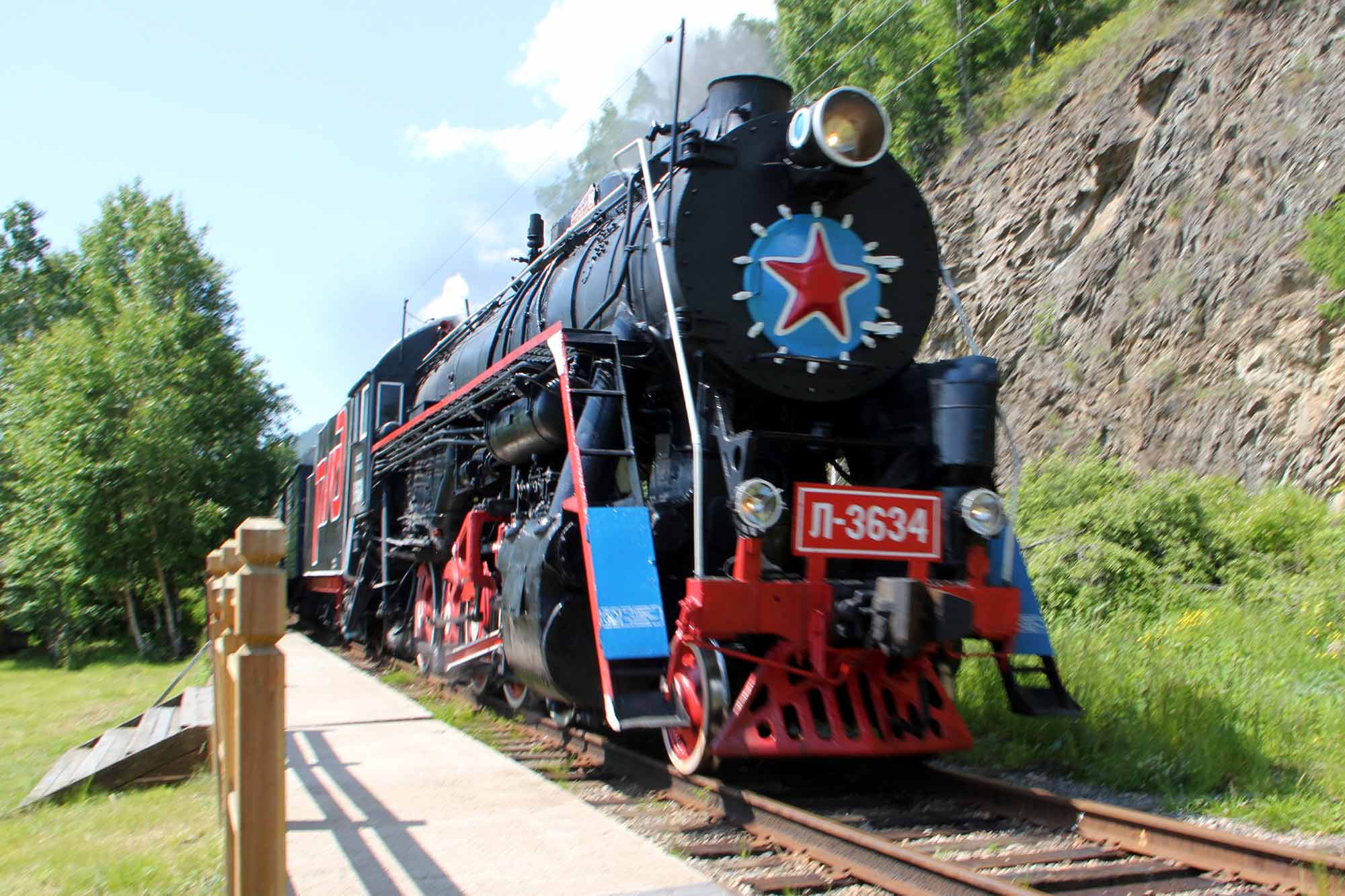 Golden Eagle - Trans-Siberian Express, a rail journey with Fred. Holidays (Fred. Rail Journeys)