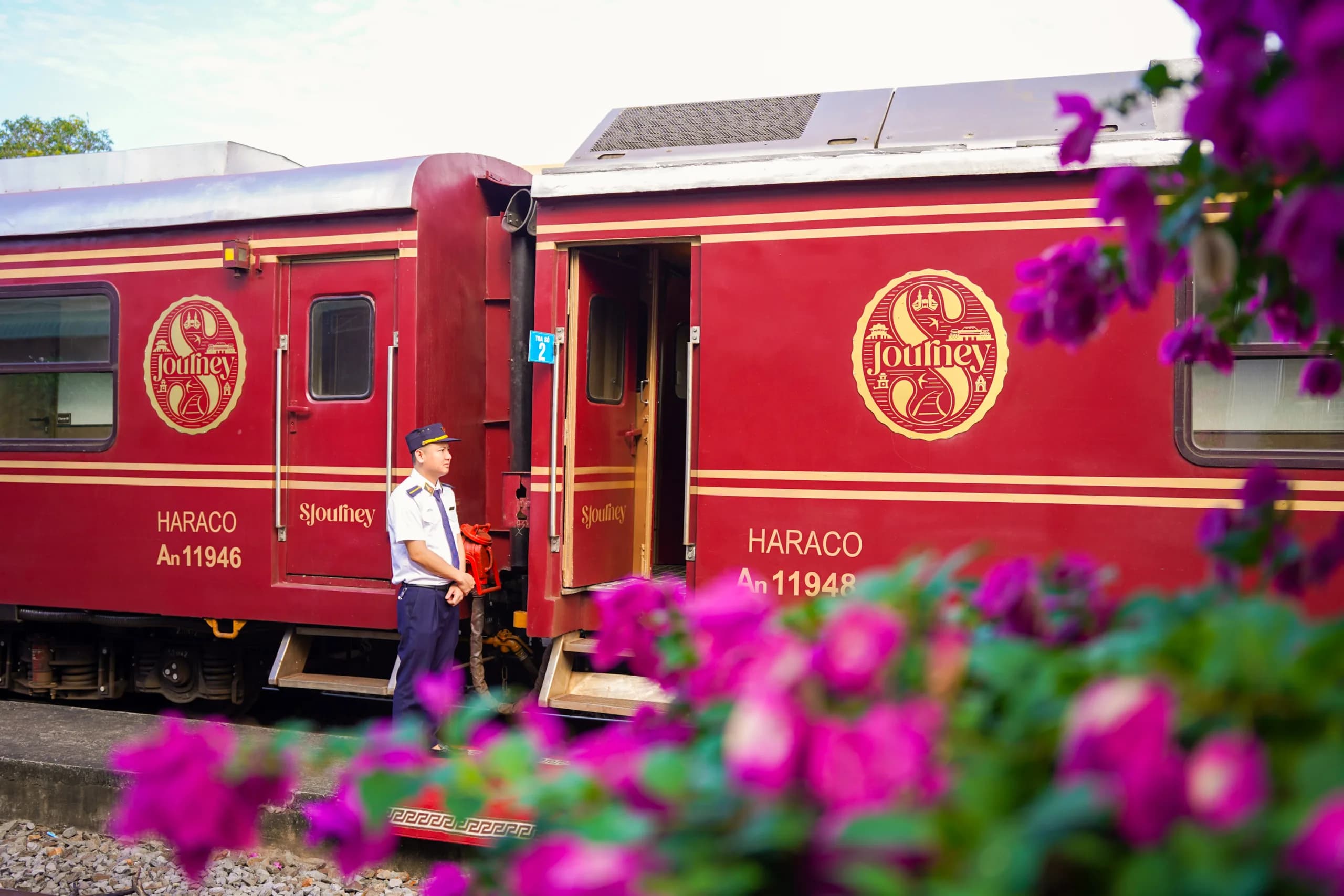 Ho Chi Minh City to Hanoi aboard the SJourney, Planet Rail