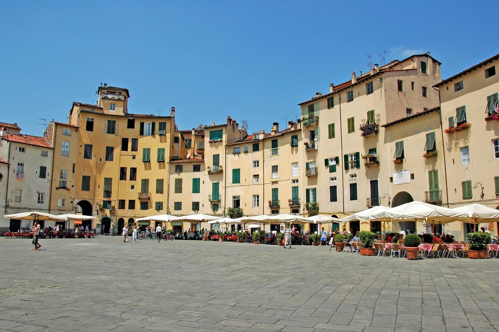 Lucca and Delightful Tuscany by First Class Rail on daytime trains, Planet Rail