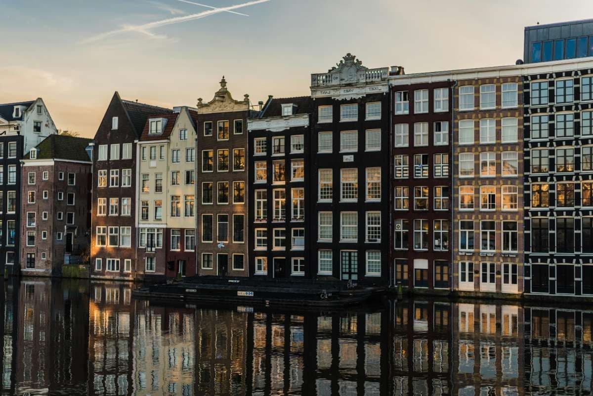 Amsterdam Brussels Paris Tour, Rail Escape