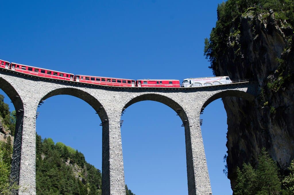 Bernina Express Chur – Lugano (for international guests), railtour suisse