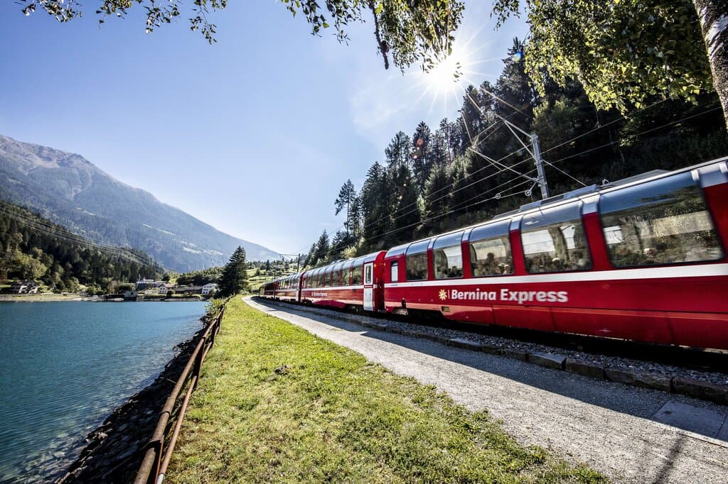 Bernina Express St. Moritz - Tirano - Chur, railtour suisse