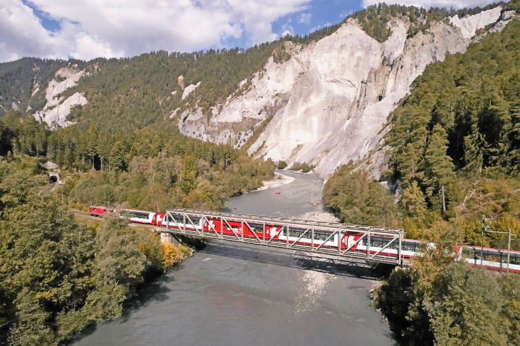Glacier Express St. Moritz - Brig, railtour suisse