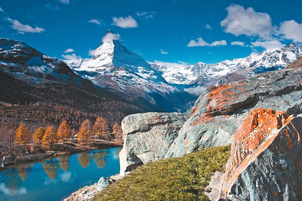 Grand Tour of Switzerland - Round trip west by car, a rail journey with railtour suisse