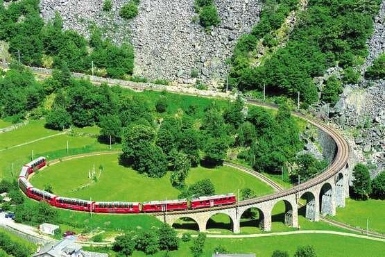 Grand Train Tour of Switzerland «Classic» (for international guests), a rail journey with railtour suisse