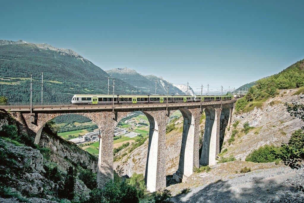 Grand Train Tour of Switzerland «Glaciers & Palm Trees» (for international guests), railtour suisse