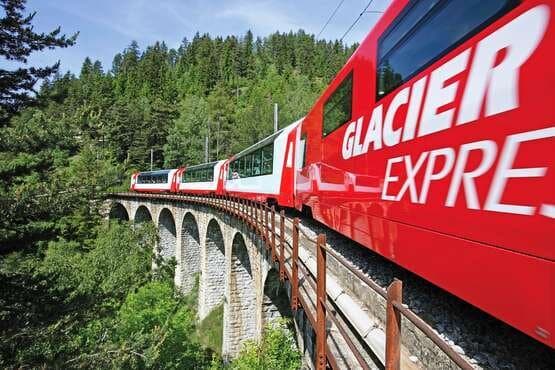 Swiss Panoramic Trains (for international guests), a rail journey with railtour suisse