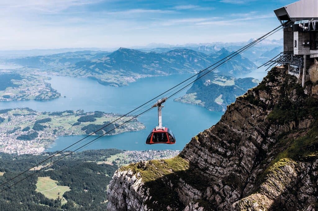 Tops of Switzerland (for international guests), a rail journey with railtour suisse
